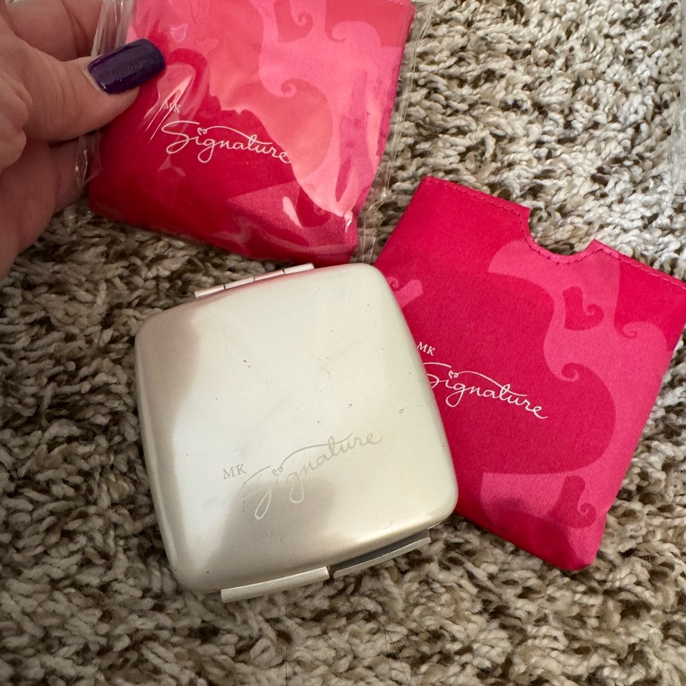 Mary Kay Signature Compact with Red Pouches